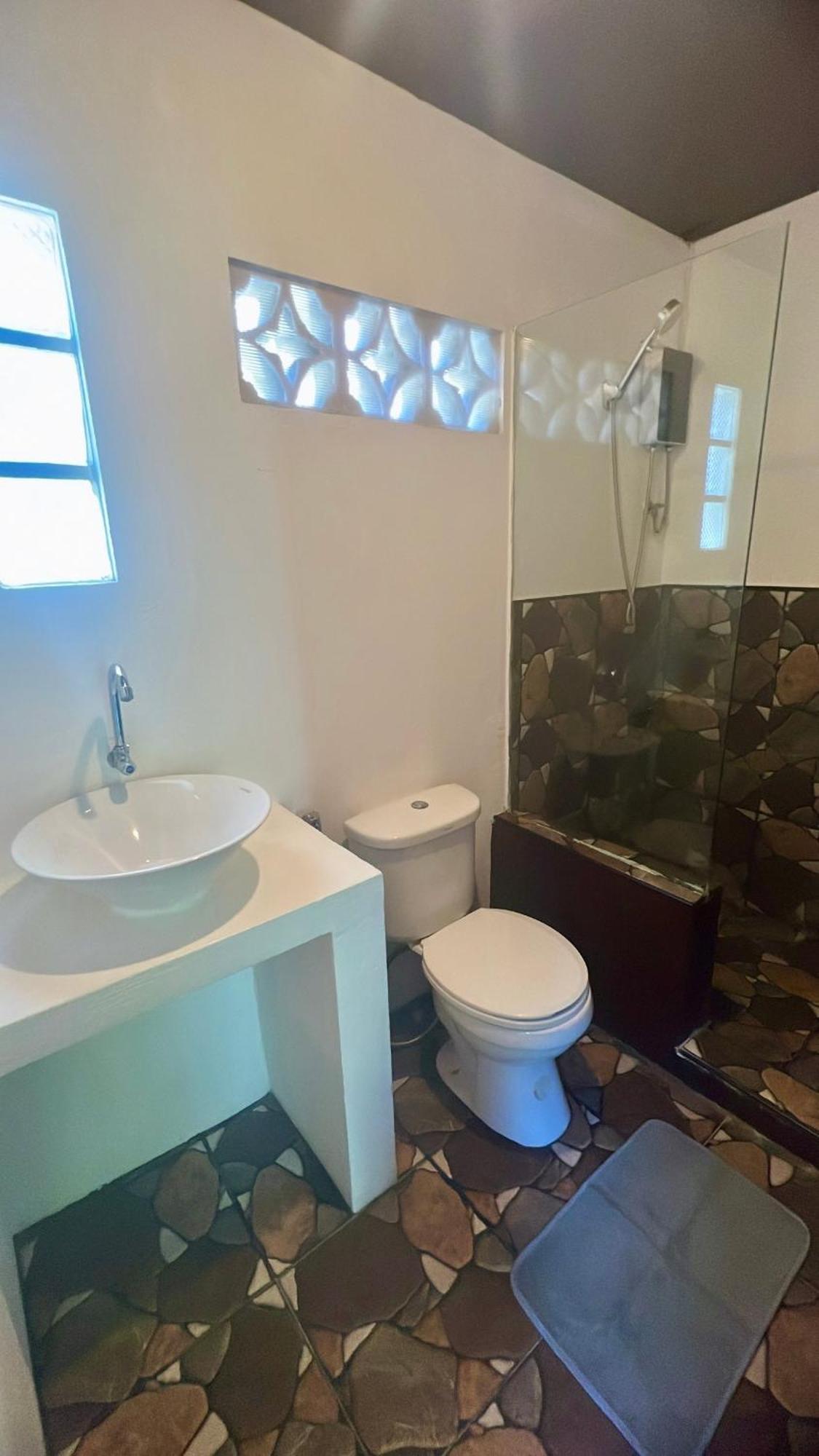 Yay Lodge Siargao, Private Room 1 With Ac & Hot Shower And Fast Starlink Wifi Генерал-Луна Экстерьер фото