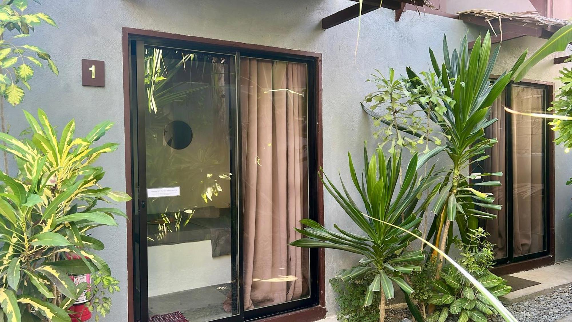 Yay Lodge Siargao, Private Room 1 With Ac & Hot Shower And Fast Starlink Wifi Генерал-Луна Экстерьер фото